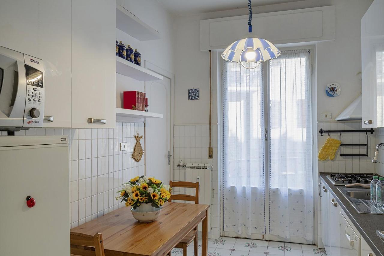 Homey Seaview Apartment By Wonderful Italy Genoa Bagian luar foto