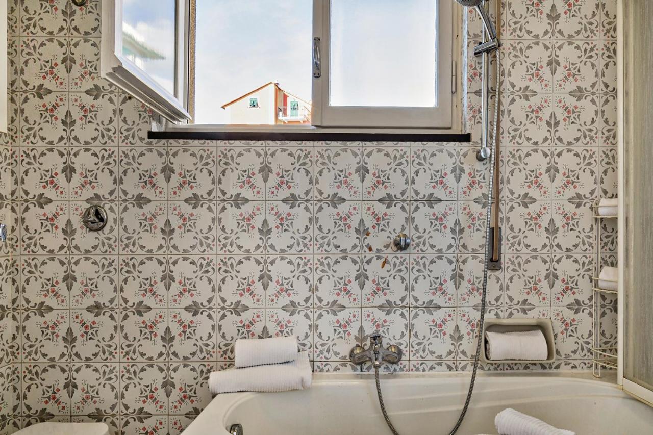 Homey Seaview Apartment By Wonderful Italy Genoa Bagian luar foto